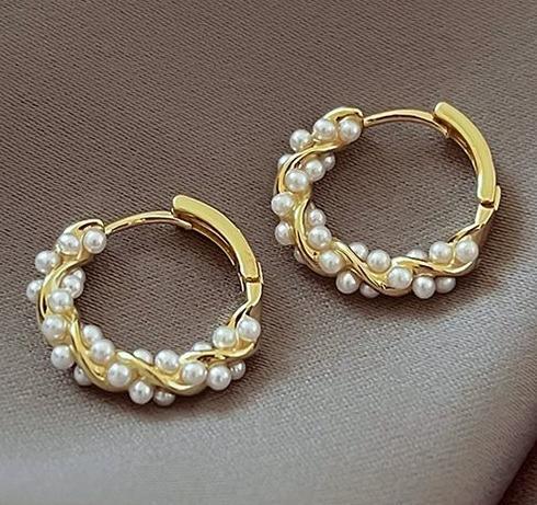 2025 Trendy Pearl Circle Ear Buckle Earrings for Women - Unique Niche Design, Luxurious and Elegant