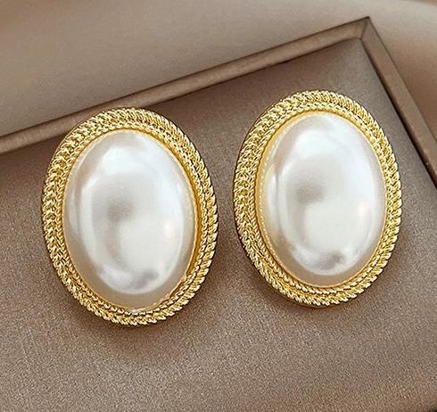 Hong Kong Style Retro Pearl Earrings for Women - 2025 Trendy Internet Celebrity Light Luxury High-End Niche Design