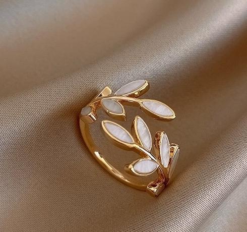 Leaf-Inspired Open Ring for Women - Personalized Index Finger Jewelry, Fashionable and Minimalist Design, Celebrity-Approved