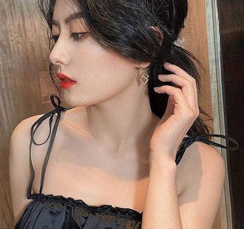 Square Cross Hollow Simple Temperament Earrings: 2025 New Popular Korean Fashion Unique Accessories