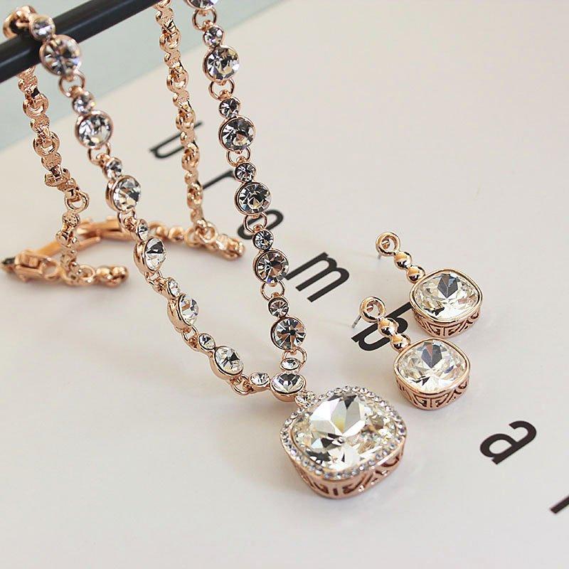 A set of high-end bride's sparkling crystal necklace earrings combination, trendy internet celebrity fashion collarbone chain jewelry