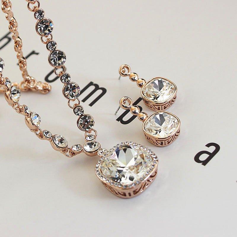 A set of high-end bride's sparkling crystal necklace earrings combination, trendy internet celebrity fashion collarbone chain jewelry