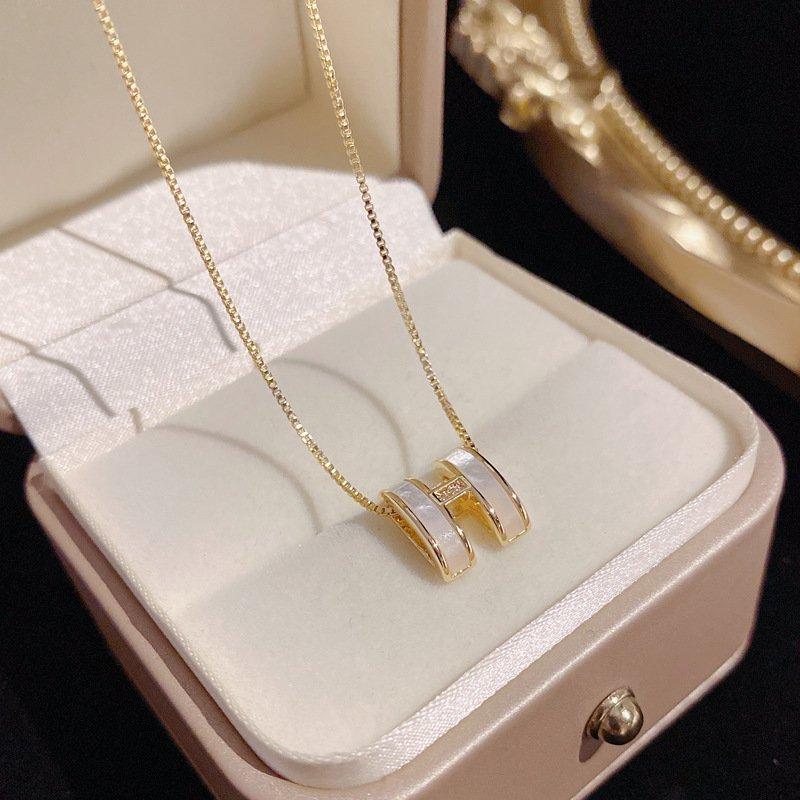 Natural Beimu H-letter necklace earrings for women, elegant temperament, versatile collarbone chain for women, niche, light luxury two-piece set