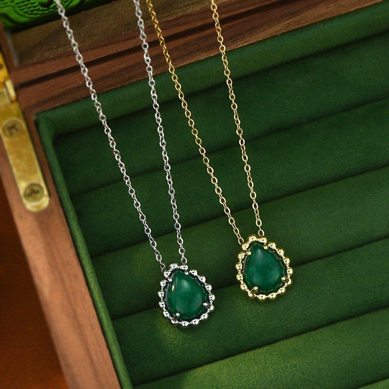 New Chinese style temperament, mother's green water droplet pendant necklace, retro women's high-end exquisite accessories, collarbone chain, gift trend