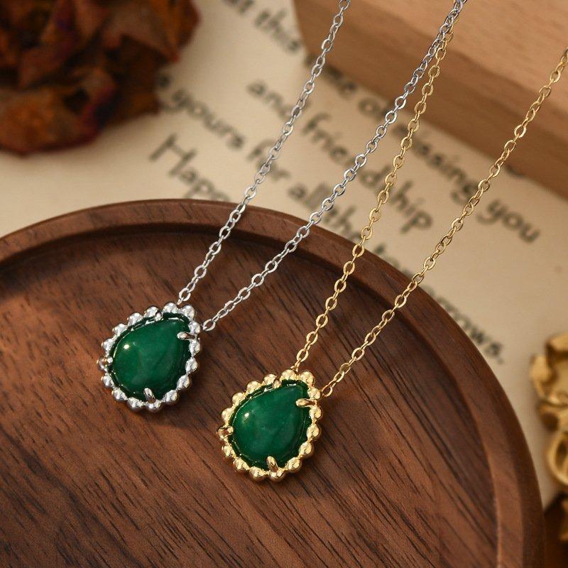 New Chinese style temperament, mother's green water droplet pendant necklace, retro women's high-end exquisite accessories, collarbone chain, gift trend
