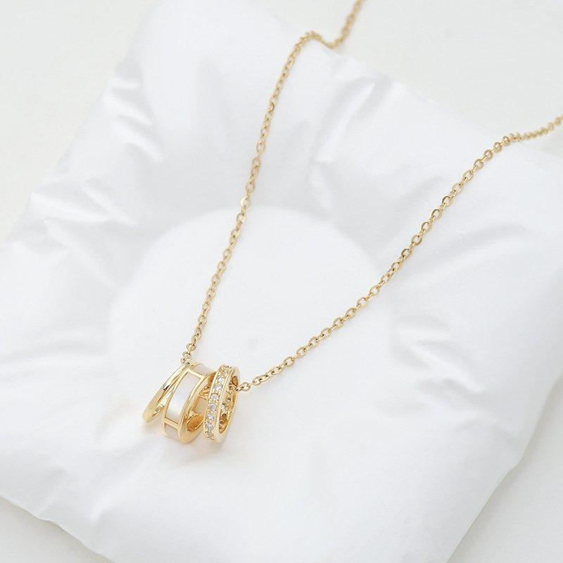 New Korean version female niche design natural shell small waist necklace simple and versatile temperament collarbone chain pendant