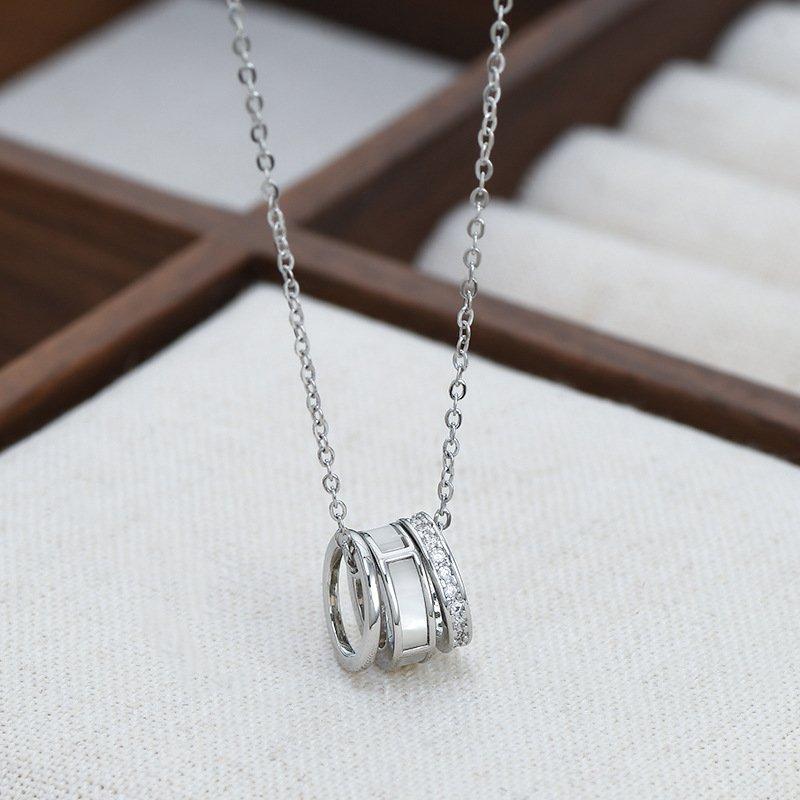 New Korean version female niche design natural shell small waist necklace simple and versatile temperament collarbone chain pendant