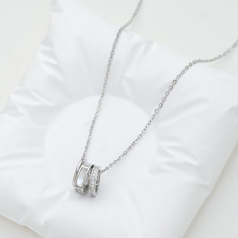 New Korean version female niche design natural shell small waist necklace simple and versatile temperament collarbone chain pendant