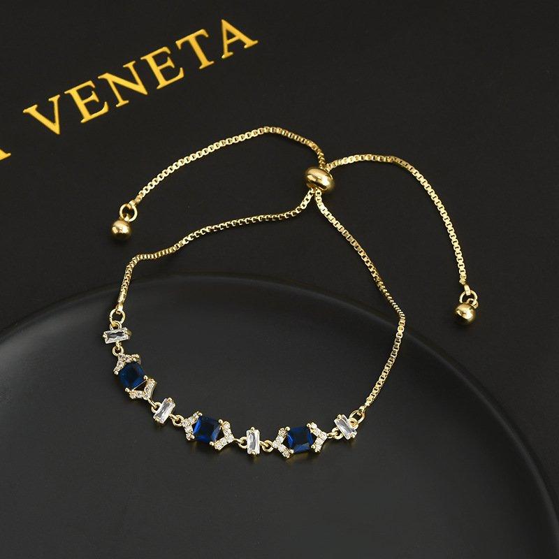 New exquisite sapphire crystal bracelet for women with a niche design, geometric cube sugar adjustable pull-out bracelet accessory