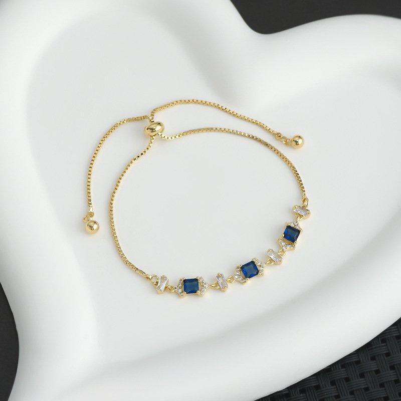 New exquisite sapphire crystal bracelet for women with a niche design, geometric cube sugar adjustable pull-out bracelet accessory