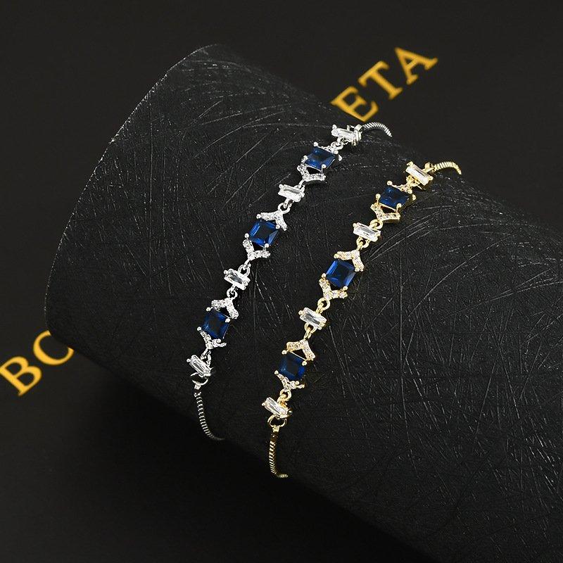 New exquisite sapphire crystal bracelet for women with a niche design, geometric cube sugar adjustable pull-out bracelet accessory