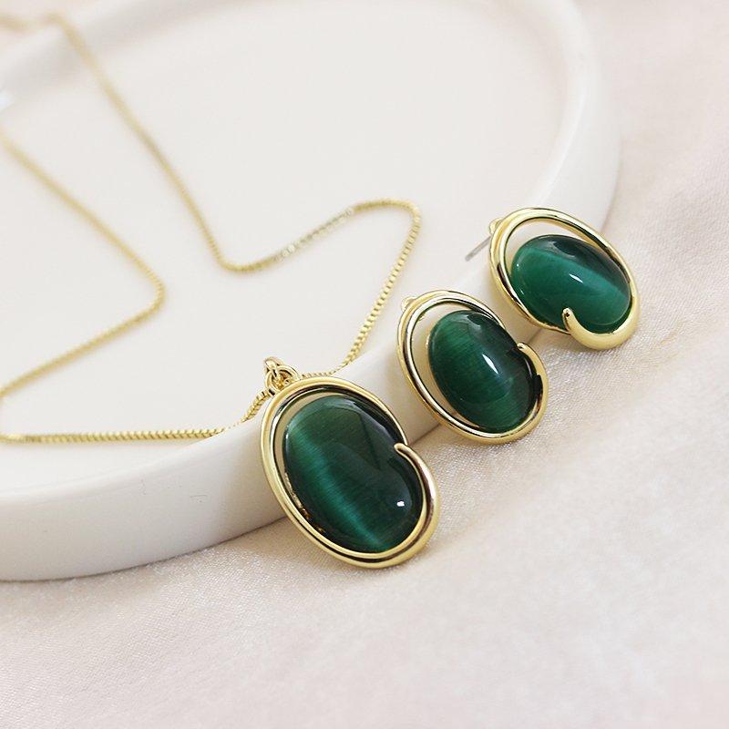 Retro style female mom green cat eye stone necklace earring set niche ins temperament summer collarbone chain