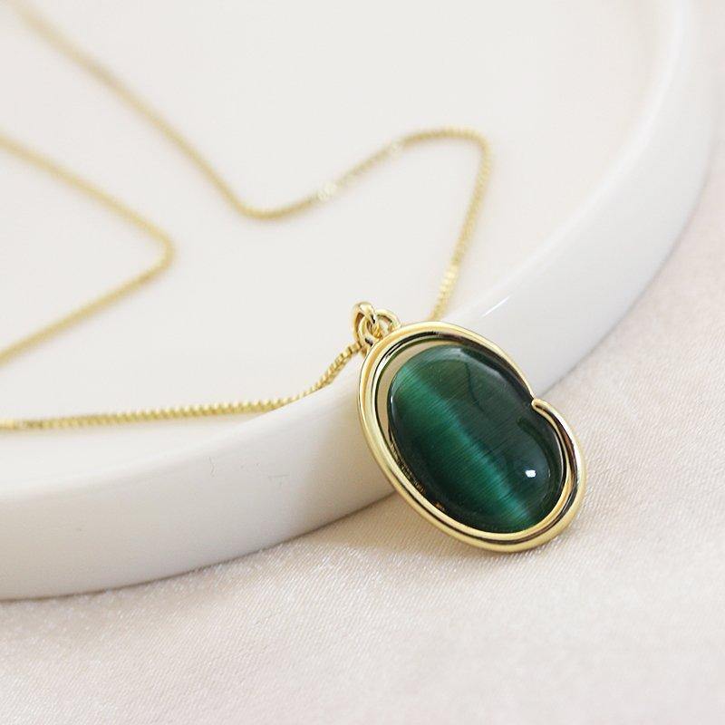 Retro style female mom green cat eye stone necklace earring set niche ins temperament summer collarbone chain