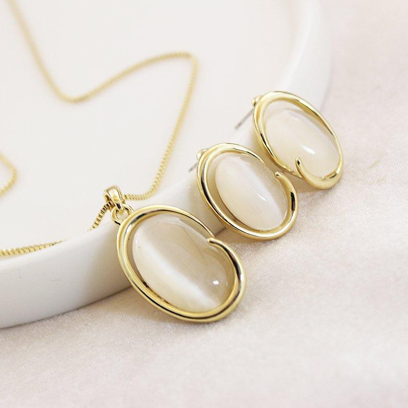 Retro style female mom green cat eye stone necklace earring set niche ins temperament summer collarbone chain