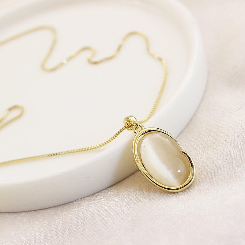 Retro style female mom green cat eye stone necklace earring set niche ins temperament summer collarbone chain