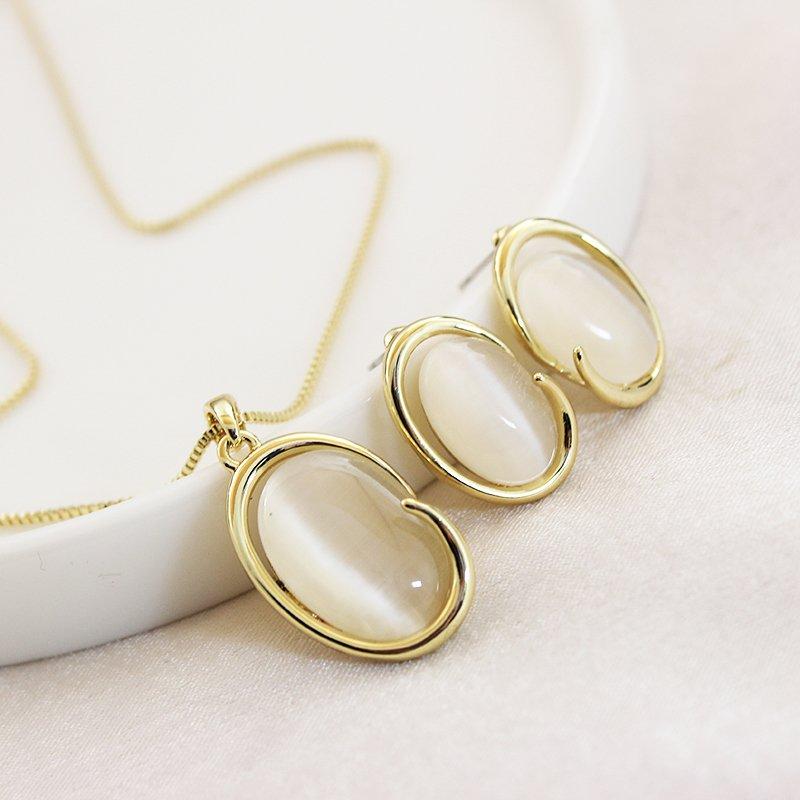 Retro style female mom green cat eye stone necklace earring set niche ins temperament summer collarbone chain