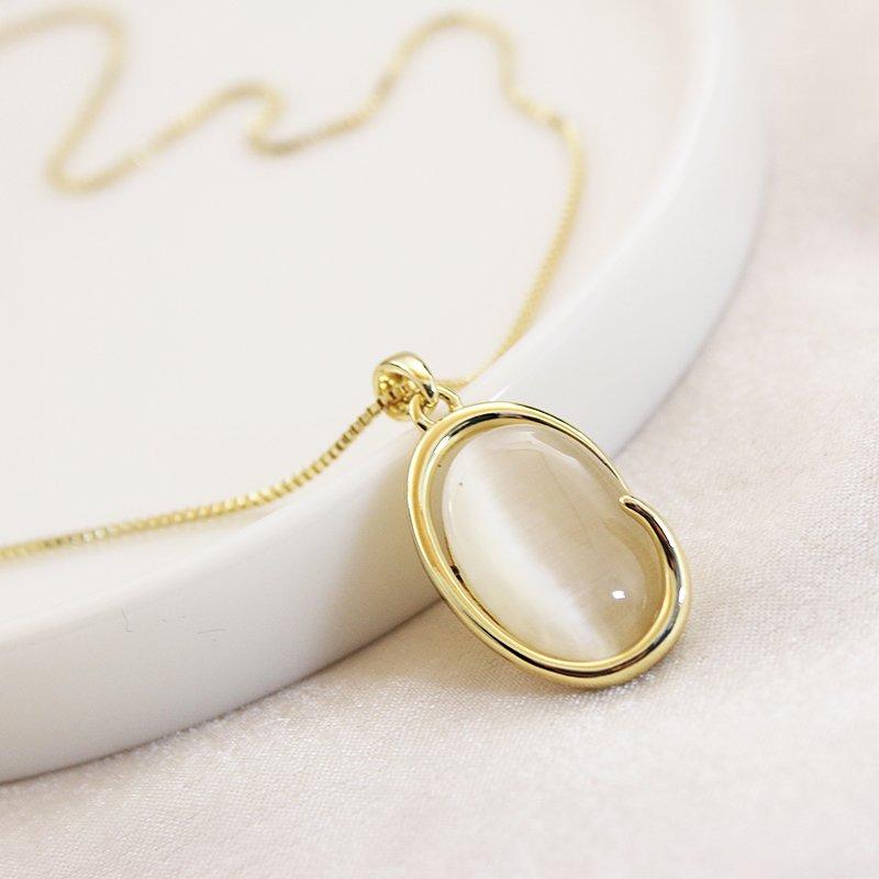 Retro style female mom green cat eye stone necklace earring set niche ins temperament summer collarbone chain