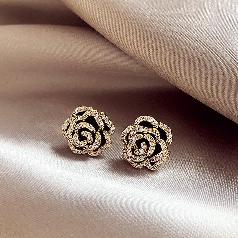 Black three-dimensional camellia earrings for women with a luxurious and high-end feel, 925 sterling silver stud post earrings, 2024 new popular earrings