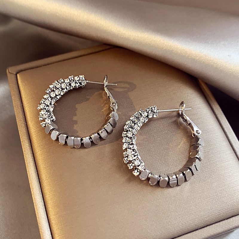 Broken silver unique gold circle earrings, niche, light luxury, high-end feeling earrings, summer 2024 new popular earrings
