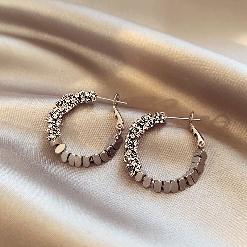 Broken silver unique gold circle earrings, niche, light luxury, high-end feeling earrings, summer 2024 new popular earrings