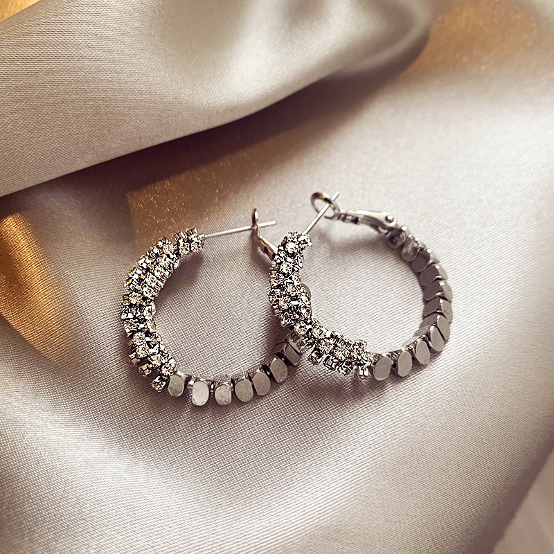 Broken silver unique gold circle earrings, niche, light luxury, high-end feeling earrings, summer 2024 new popular earrings