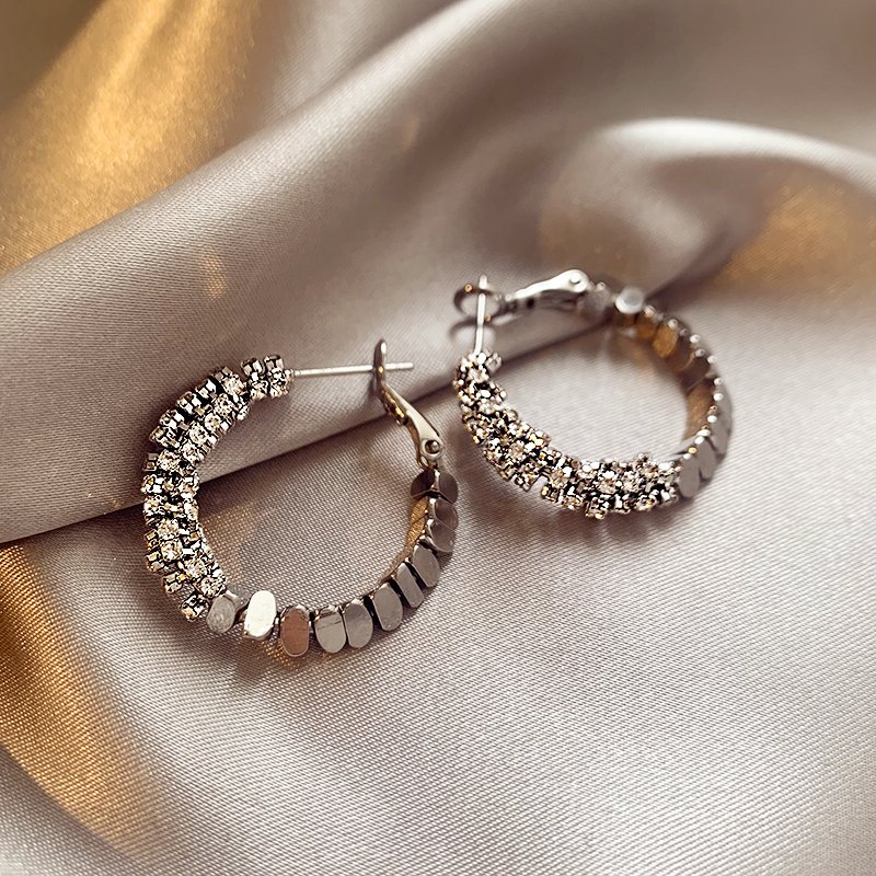 Broken silver unique gold circle earrings, niche, light luxury, high-end feeling earrings, summer 2024 new popular earrings