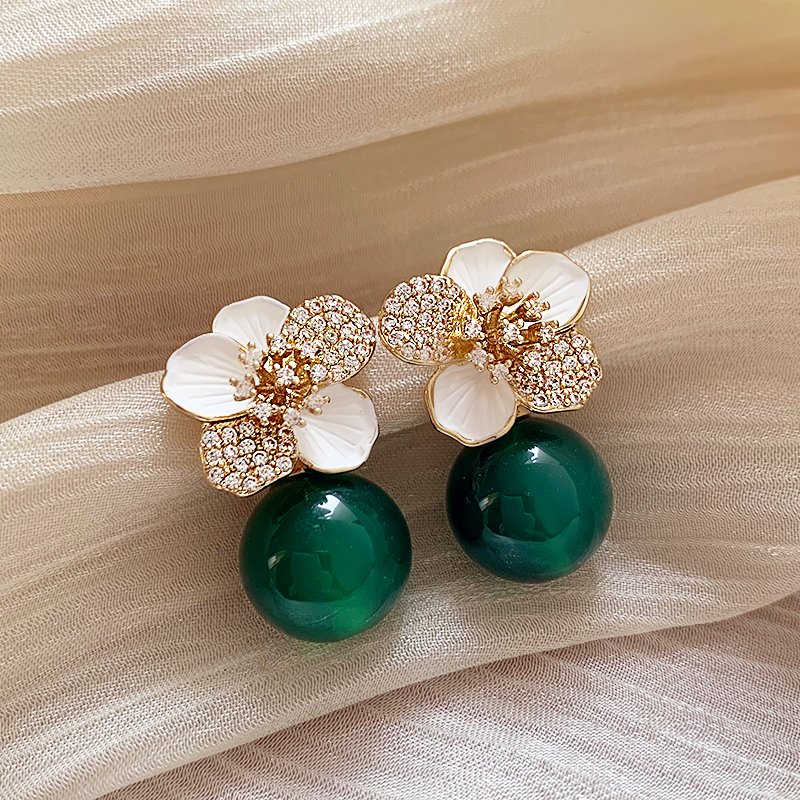 Grandmother's Green Flower Unique Earrings 2024 New Explosive High End Summer Earrings Female Temperament Atmospheric Earrings