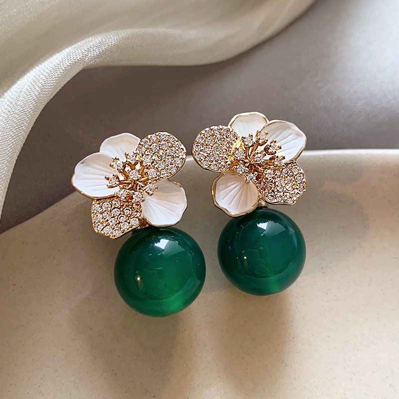 Grandmother's Green Flower Unique Earrings 2024 New Explosive High End Summer Earrings Female Temperament Atmospheric Earrings