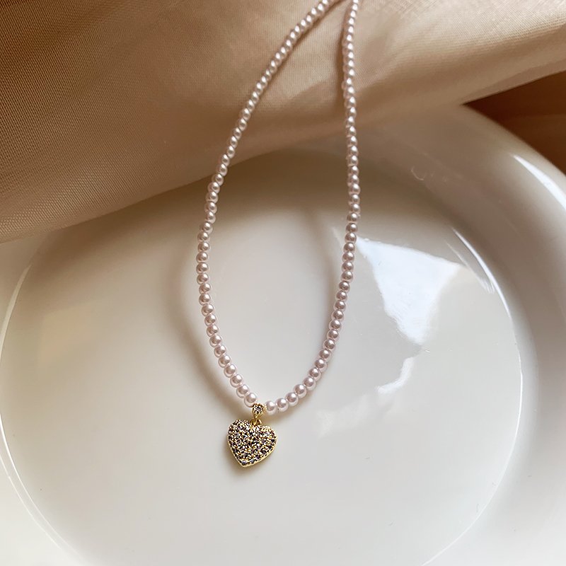Love Pearl Necklace Women's 2024 New Jewelry Pendant Neck Chain Luxury Light Luxury Niche Clavicle Chain Accessories