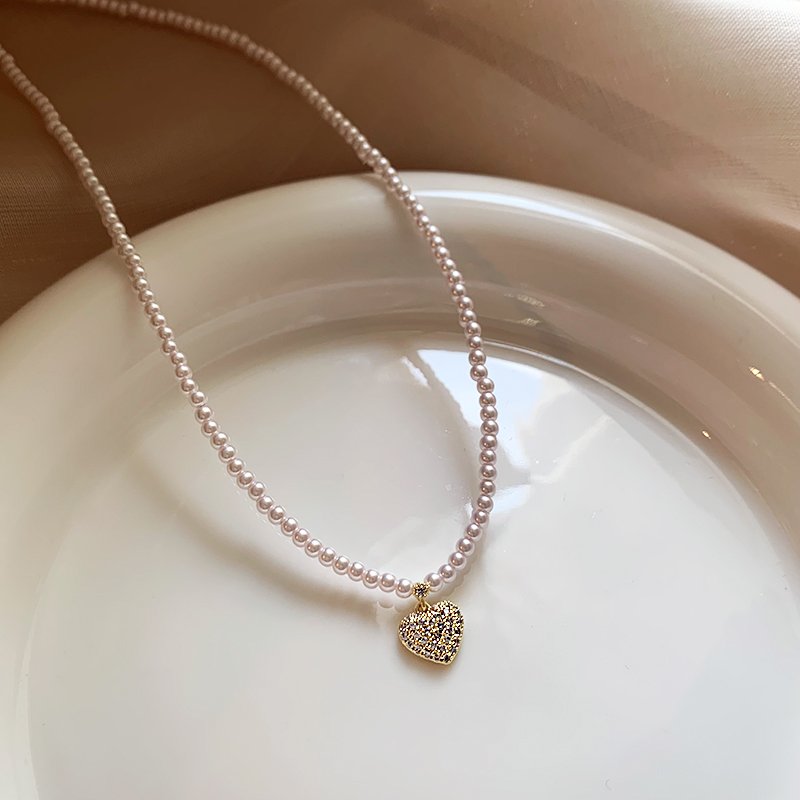 Love Pearl Necklace Women's 2024 New Jewelry Pendant Neck Chain Luxury Light Luxury Niche Clavicle Chain Accessories
