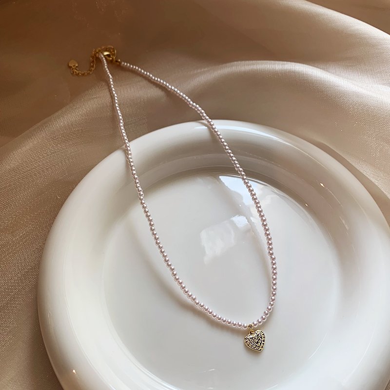 Love Pearl Necklace Women's 2024 New Jewelry Pendant Neck Chain Luxury Light Luxury Niche Clavicle Chain Accessories