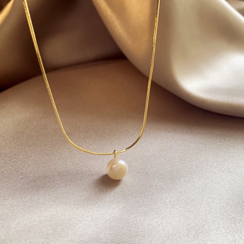 Pearl necklace accessories for women, light luxury, niche, high-end temperament, collarbone chain, 2024 new popular necklace