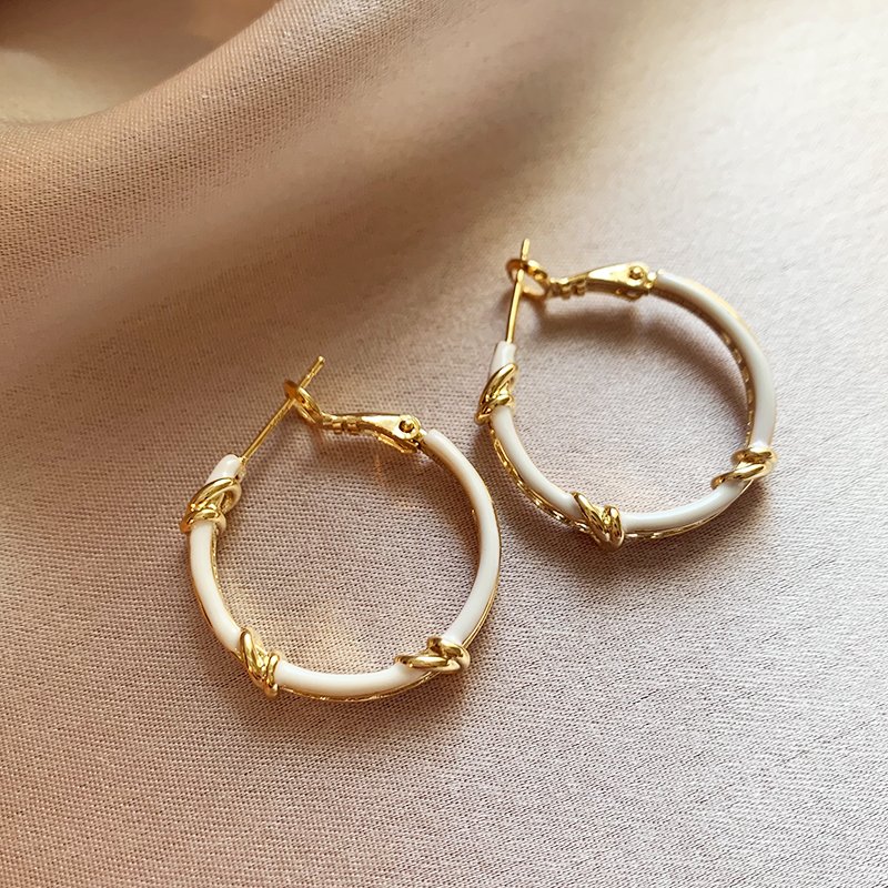White zircon earrings exude a sense of luxury and grandeur. The 2024 women's new popular earrings are summer earrings