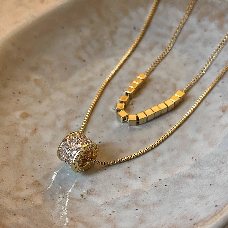 Zircon double-layer layered necklace for women 2024 new popular item collarbone necklace with high-end feel, light luxury, niche exquisite accessories