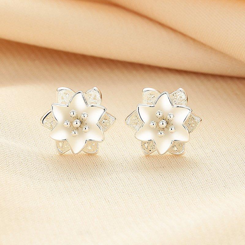Elegant Mountain Camellia Earstuds with feminine temperament, fashionable personality, light luxury, niche high-end feeling earrings
