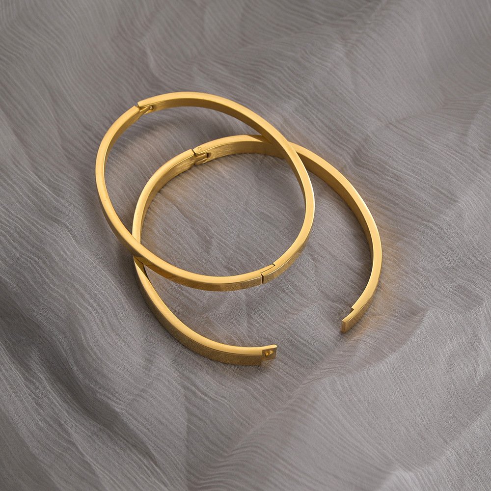 European and American Simple Smooth Buckle Bracelet Cold Wind 4mm 6mm Wide Gold Plated Couple Stainless Steel Bracelet Bracelet