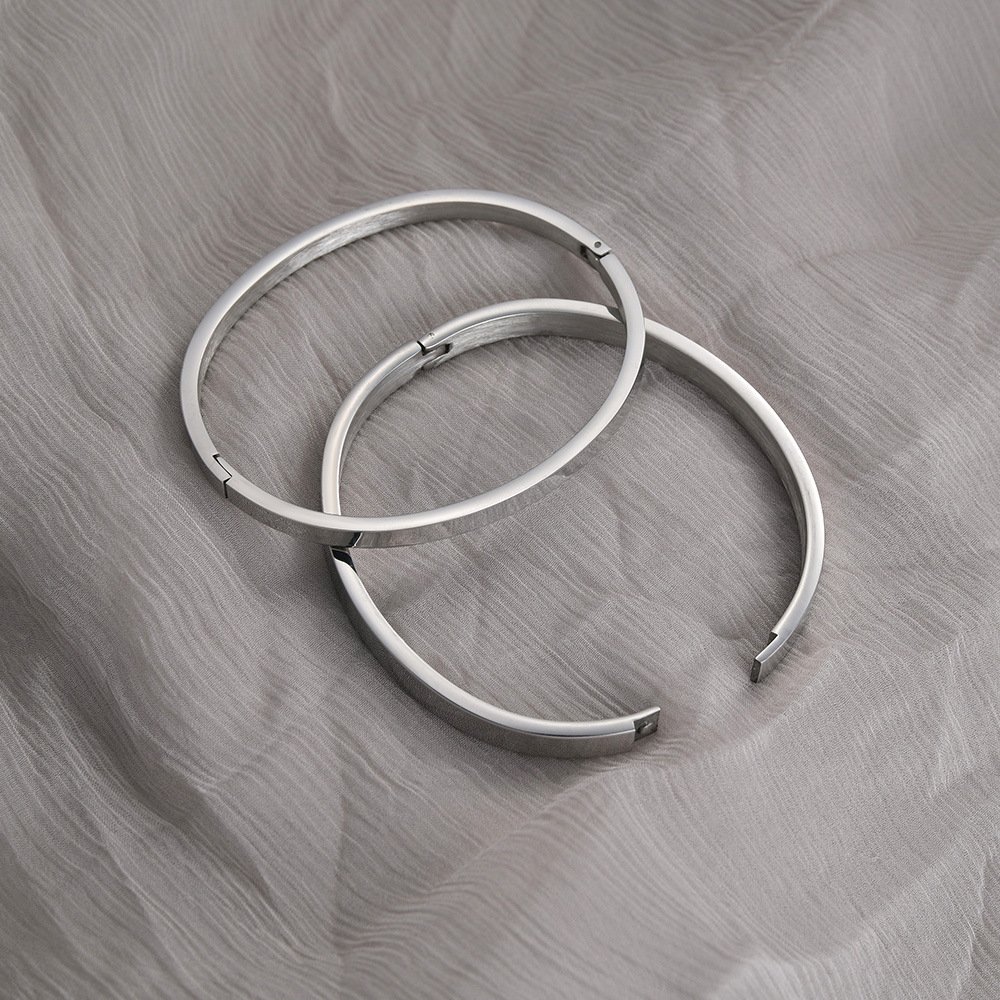European and American Simple Smooth Buckle Bracelet Cold Wind 4mm 6mm Wide Gold Plated Couple Stainless Steel Bracelet Bracelet