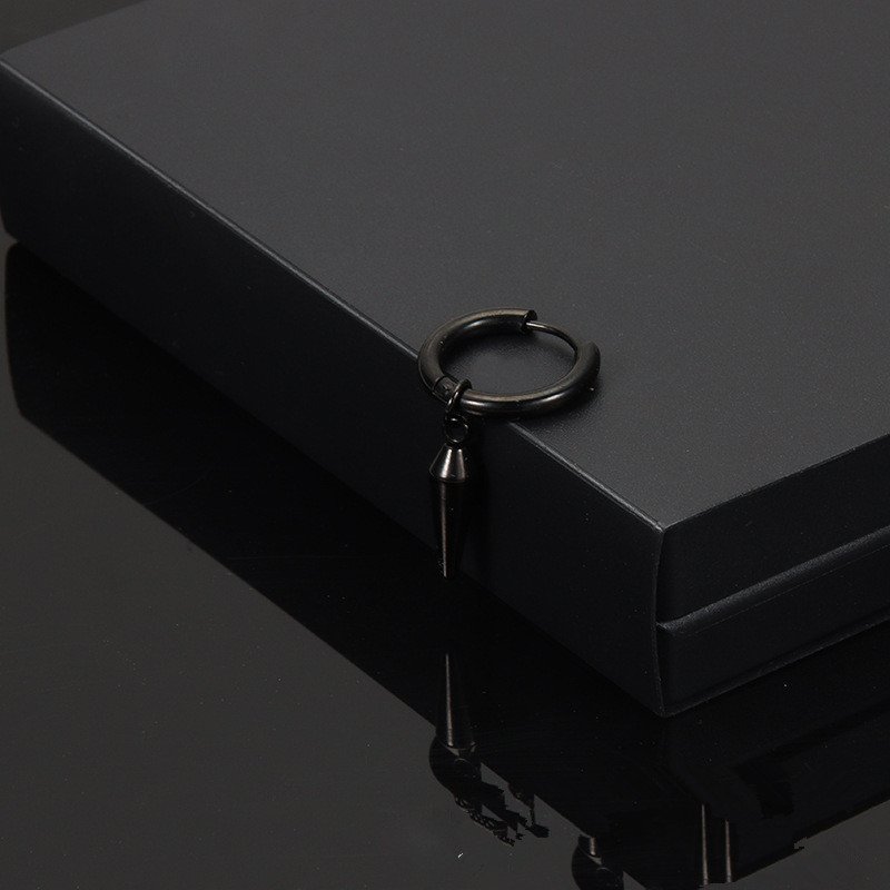 Stainless steel pointed cone earrings, ear rings for men and women, tapered trendy ear clips, Japanese and Korean new titanium steel hip-hop earrings, rivets