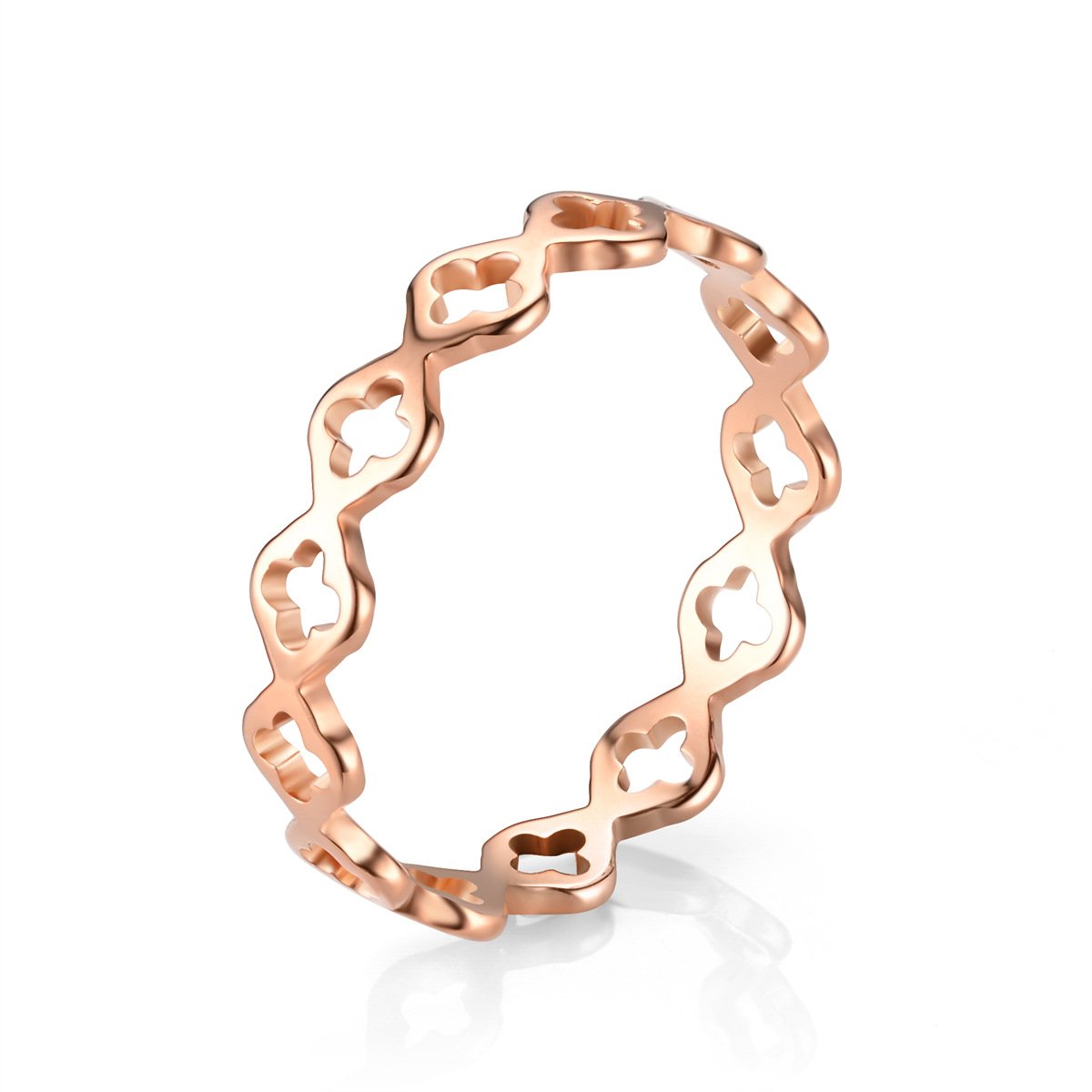 Titanium steel ring for women, with a niche design and a light luxury style. Four leaf clover women's ring does not fade and is classic and fashionable for women