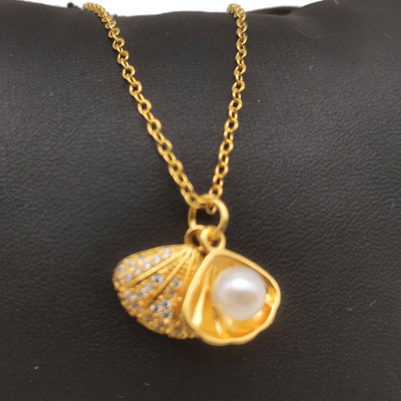 Women's Gold Plated Pearl Necklace with Clavicle Chain - Long Lasting, Non-Fading, Personalized Jewelry Gift
