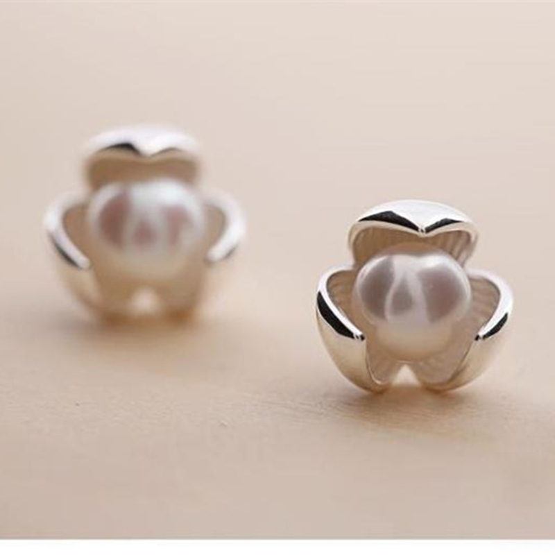 Elegant Pearl and Pure Silver Flower Earrings for Women - Fashionable and Simple, New Trendy Accessories